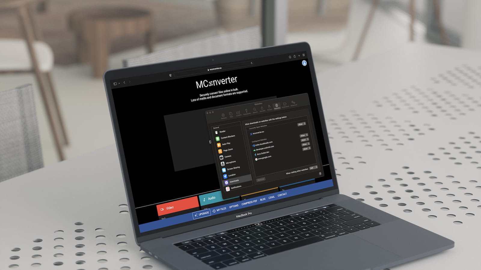 Automatic file downloads settings in Safari on Mac